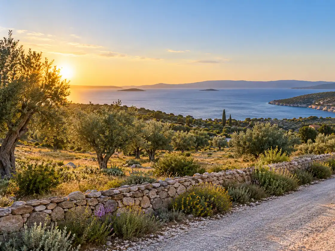 Urla Kalabak’ta deniz manzaralı villa imarlı arsa